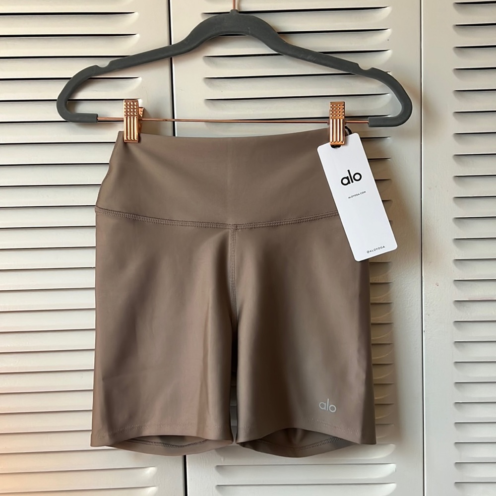 Alo Yoga | Airlift Energy Short